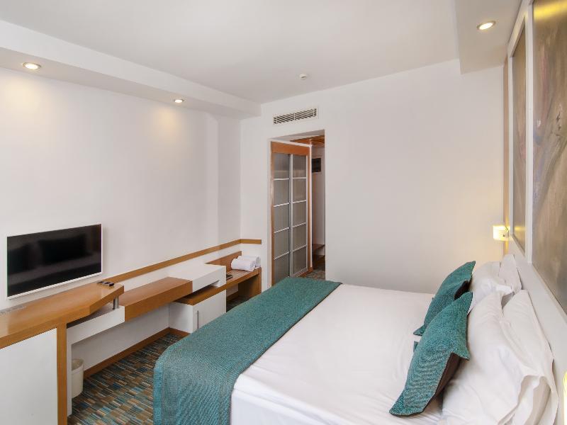 Alkoclar Adakule 5* Kuşadası